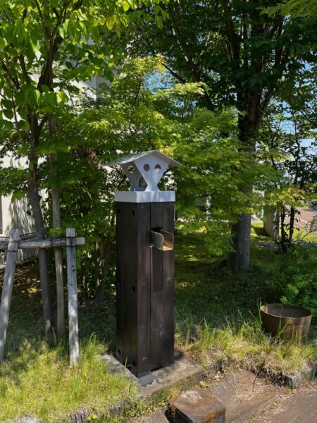 リプチの森　水門柱塗装完了後